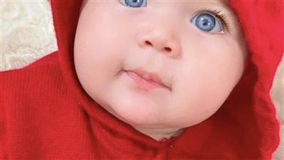 قدامك خمس بنات