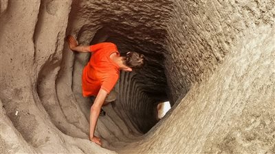 مدينة تحت الأرض يعيش فيها 20 ألف شخص ويصل عمقها 60 متر.. لن تصدق شكلها من الداخل !!