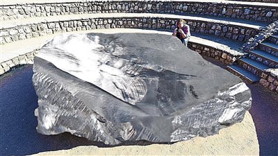 العثور على أكبر حجر ألماس في العالم في افريقيا .. لن تصدق كم يبلغ سعره الخيالي