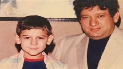 هذا الطفل أصبح أوسم وأشهر فنان في مصر.. خمن من هو؟