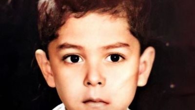 هذا الطفل أصبح فنان شهير وۏفاته هز الوسط الفني كله.. من هو
