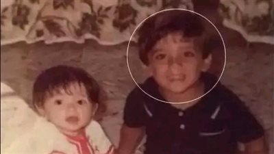 هذا الطفل أصبح أشهر نجم سينمائي في مصر وزوجته ممثلة كوميدية.. «ركز هتعرفه