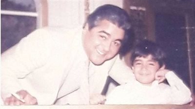 هذا الطفل بجوار سوسن بدر أصبح أشهر فنان حاليًا.. «ركز هتعرفه»