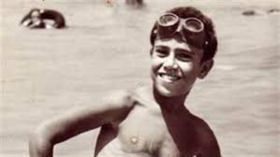 هذا الطفل أصبح فنان شهير ومن أبرز نجوم مسرح مصر.. من يكون؟