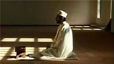 هل تأخير صلاة العشاء قبل الفجر بساعة حرام؟.. اعرف آخر وقت لأدائها بدون إثم